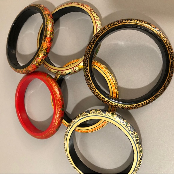 Floral Patterned Bangle Bracelet Set - Picture 4 of 5